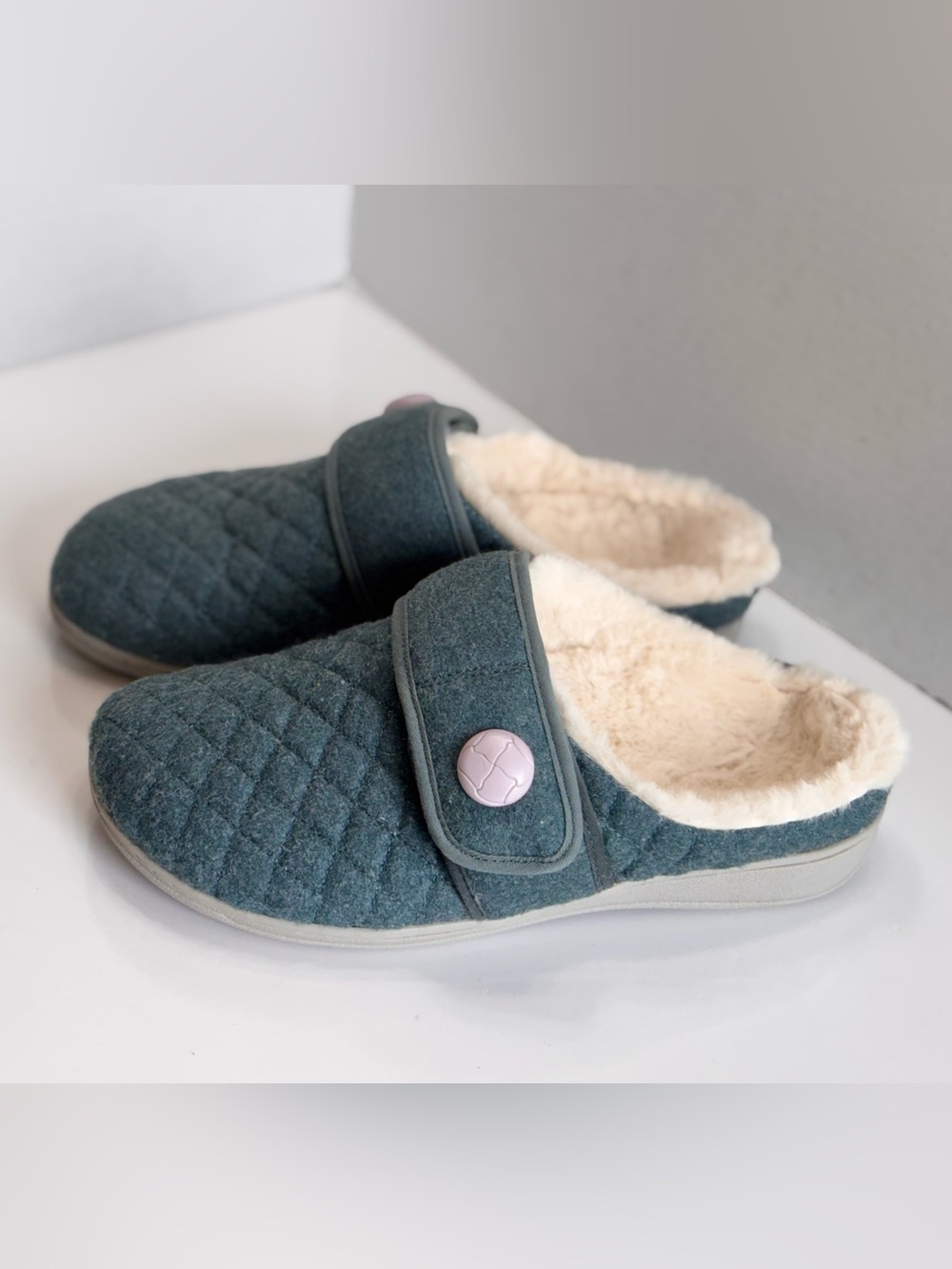 Vionic Carlin Women Sz 7 Green Quilted Slip On Slippers Arch Support Comfort Fur - Picture 13 of 14